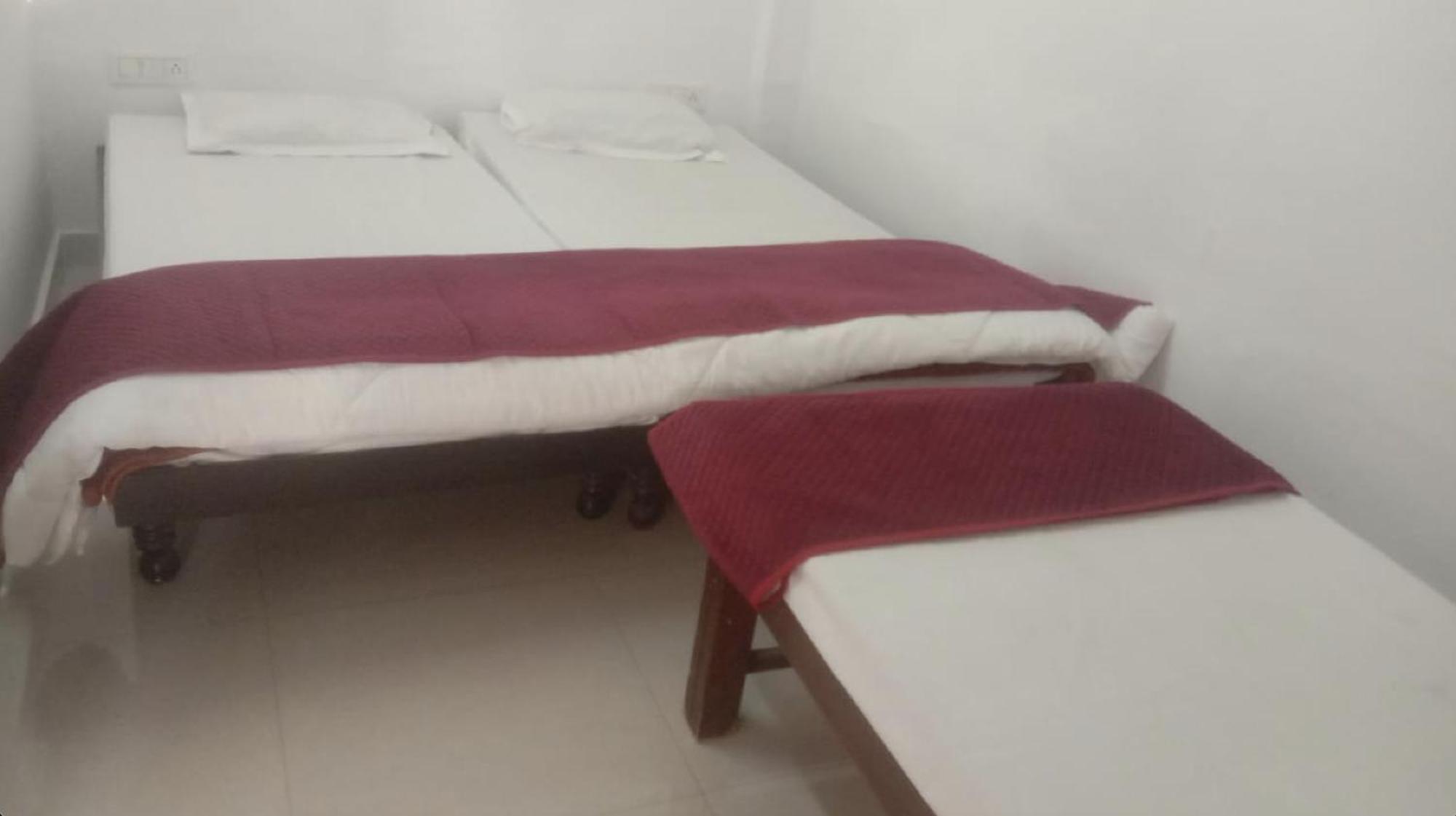Hotel Ashish Guest House, Goverdhan